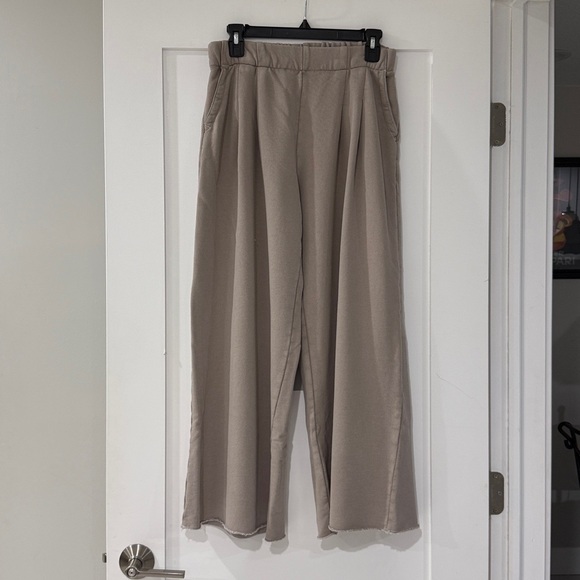 Aerie Street Trouser in Stone Harbor - Picture 6 of 14